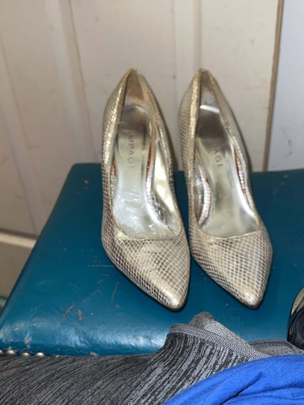 Rampage Micki Gold Snake Print Pointed Toe Pumps Size 8.5
